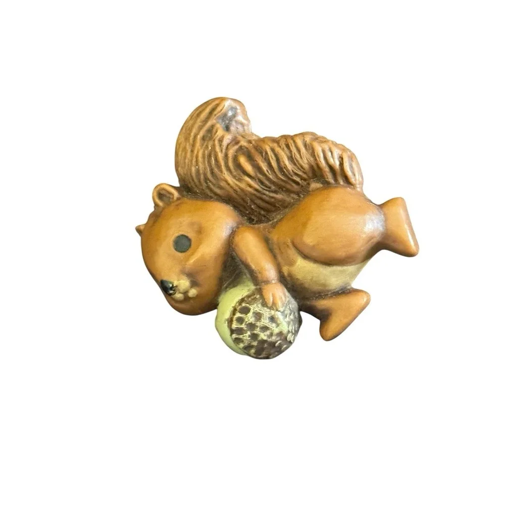 Hallmark Vintage Thanksgiving Squirrel Acorn Pin Brooch Kitsch Card Holder